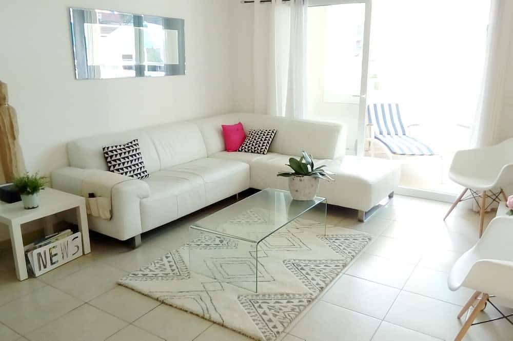 Hel leilighet, Cannes-Beach 5 mins walk-Pool-Parking-Ac-Wifi in Cannes La Bocca, Cannes