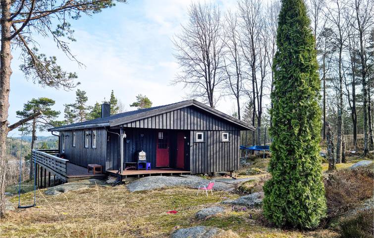 Ferienhaus für 6 Personen, mit Terrasse und Garten sowie Ausblick in Marnardal