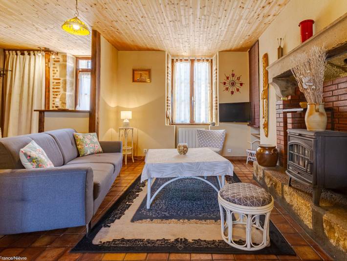 Gîte pour 5 personnes, avec terrasse à Cercy-la-Tour