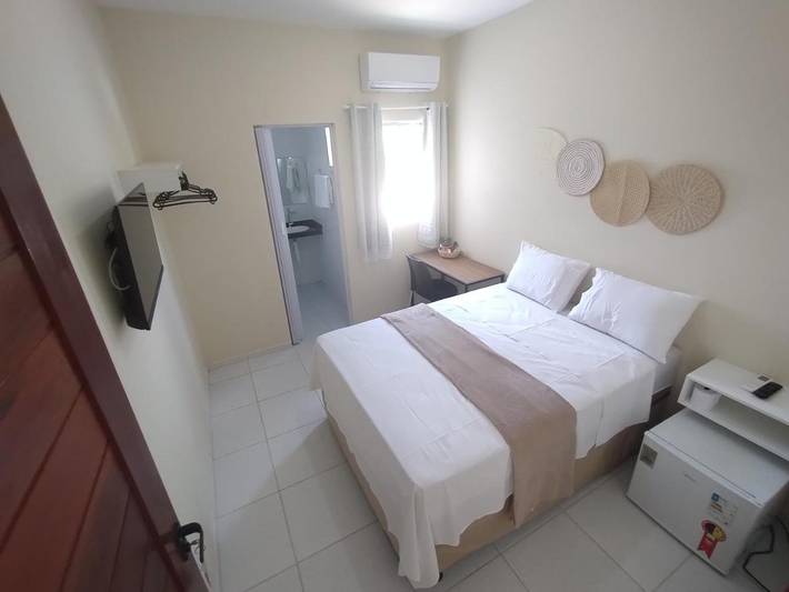 Pousadas para 3 pessoas, com piscina e terraço e ainda jardim em Juazeiro do Norte