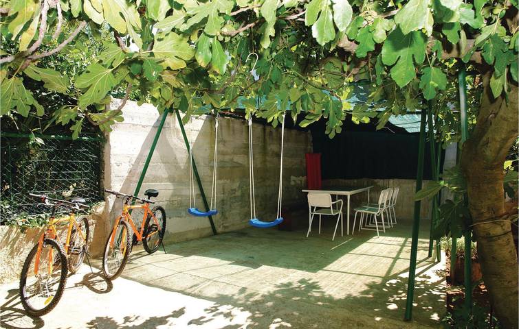 Ganze Ferienwohnung, Gemütlich, 2 km vom Strand entfernt: WLAN, Klimaanlage, Terrasse und Parkplatz inklusive in Pula-Medulin, Pula