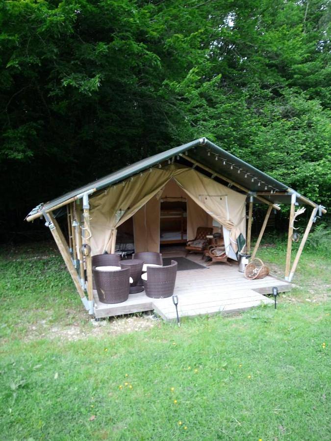 Tente pour 4 personnes, avec Terrasse ainsi que Jardin et Vue