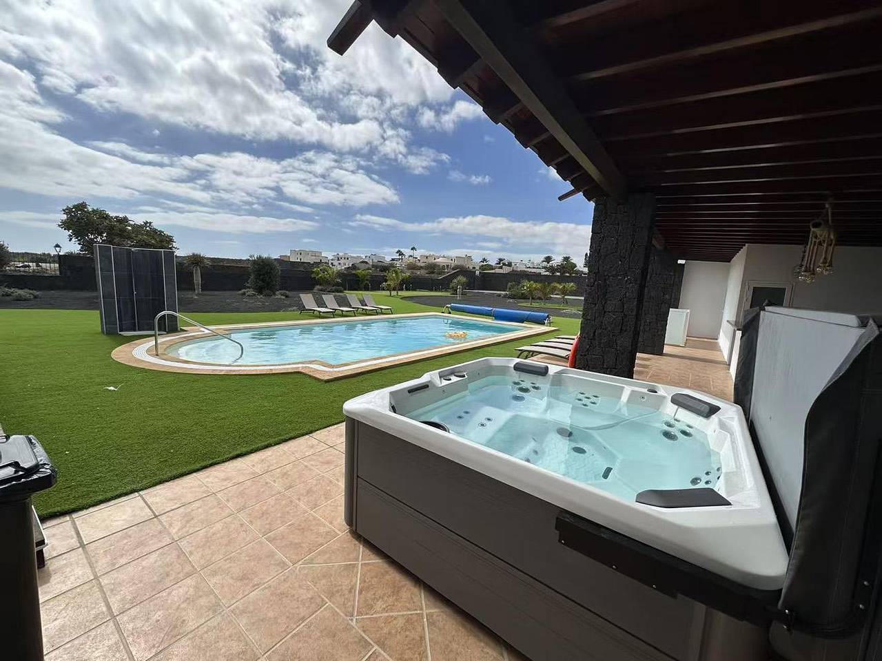 Villa für 21 Personen mit Whirlpool in Costa Teguise, Teguise