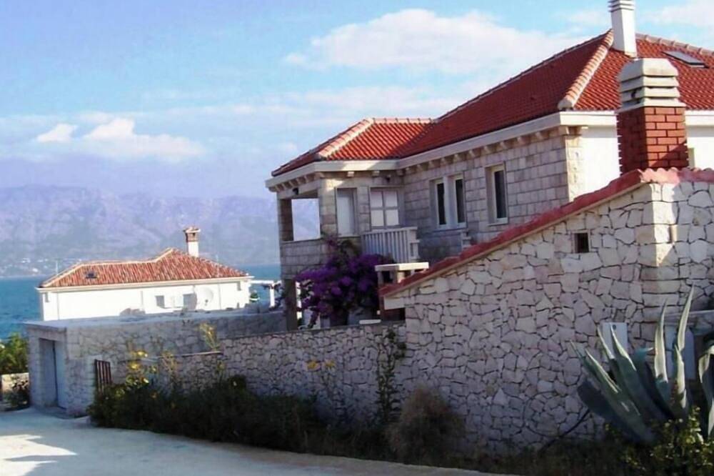 Ganze Wohnung, Cool 2-bedroom apartment with Ac in charming Povlja in Brac