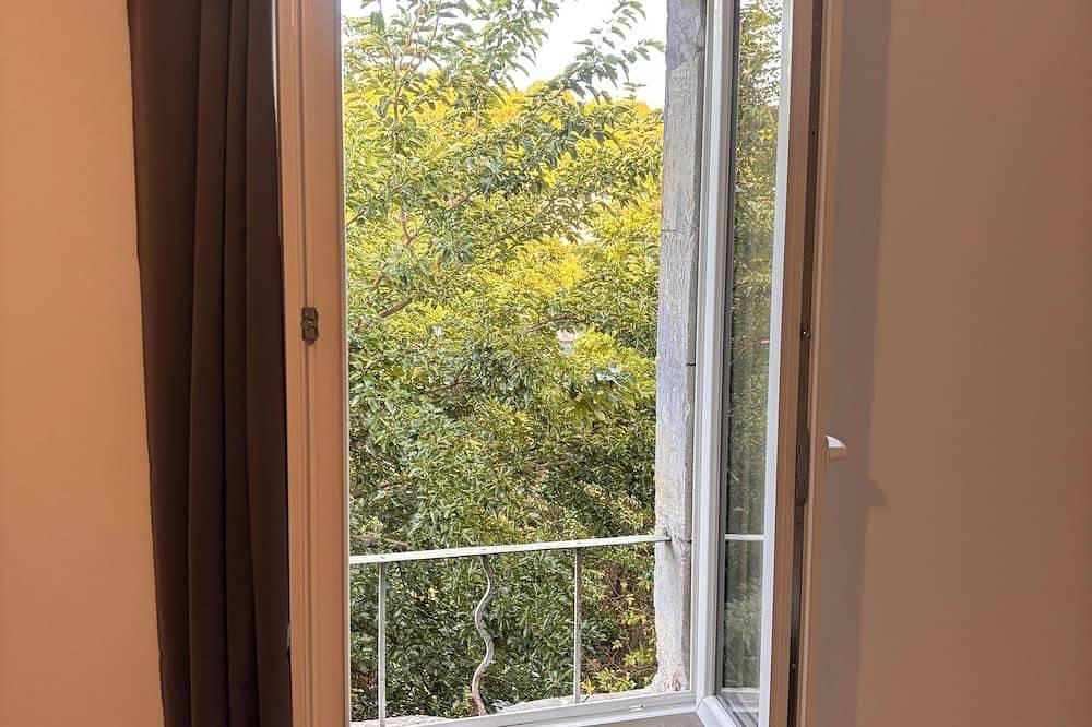 Ganze Wohnung, One-bedroom apartment in the city center with parking and a view of the river in Bédarieux, Béziers und Umgebung