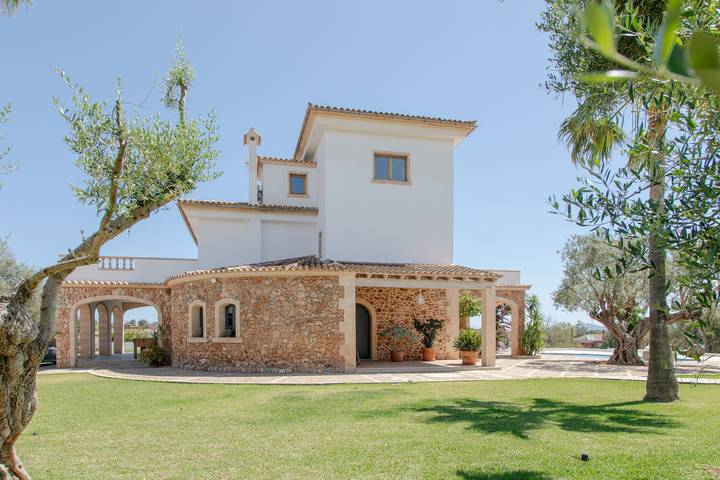 Villa 'Turquesa' with Partial Bay Views, Wi-Fi and Air Conditioning in Santa Margalida, North Majorca