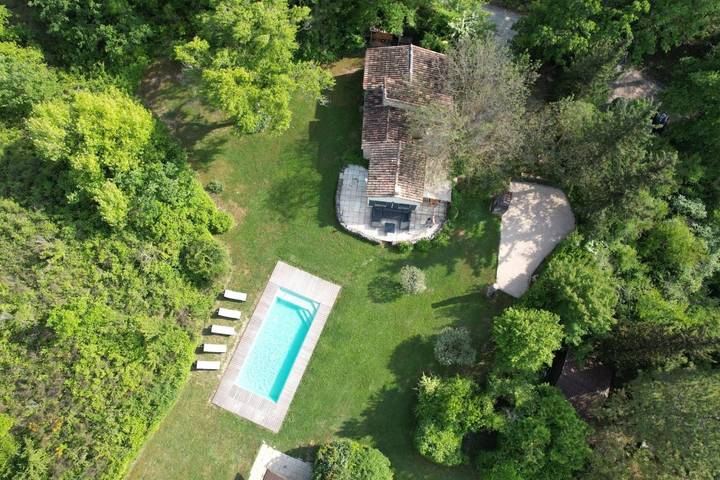 Location de vacances pour 4 personnes, avec vue ainsi que piscine et jardin, animaux acceptés à Crillon-le-Brave - 2