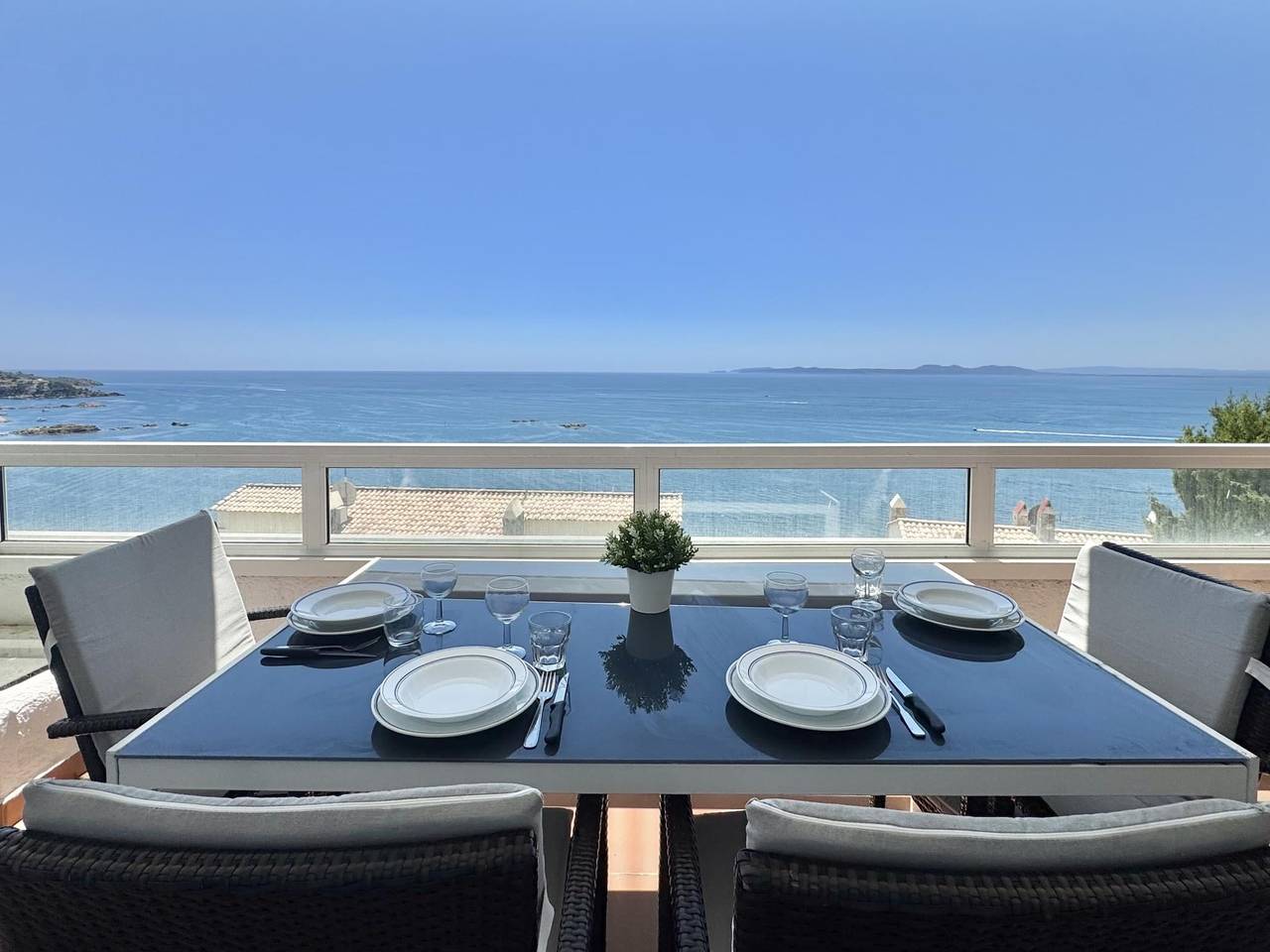 Vacation Apartment for 4 Guests in Roses, Costa Brava