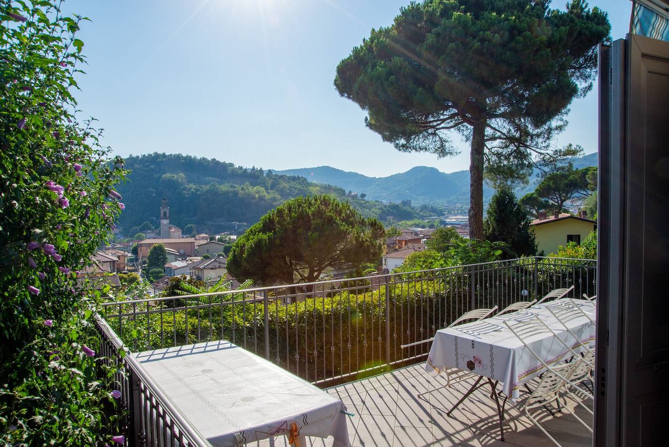Camera 'Stanza in Villa Magica' con Wi-Fi e aria condizionata in Credaro, Prealpi Bergamasche Orientali