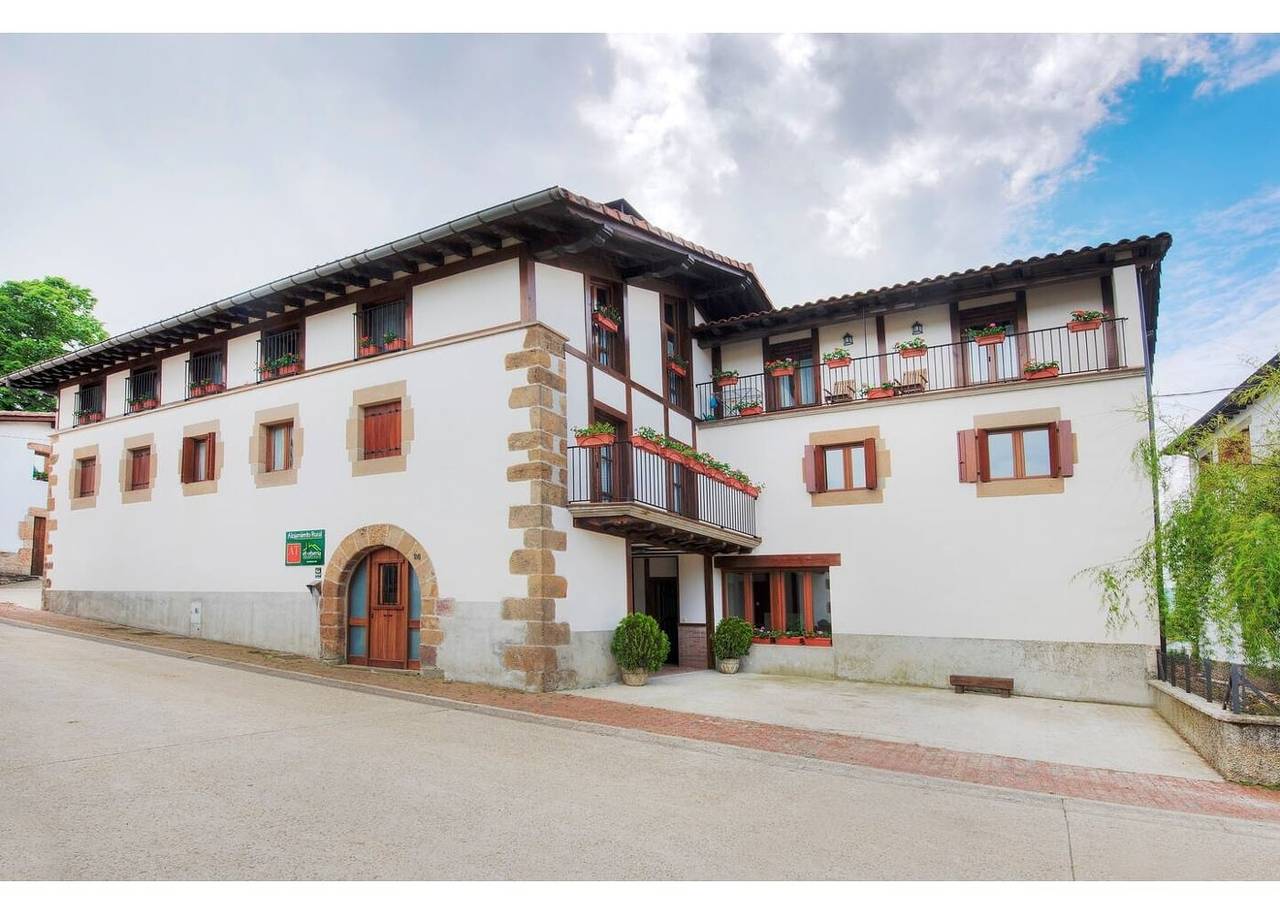 Landhuis 'Apartamento Ll' met uitzicht op de bergen, balkon en Wifi, foto 13