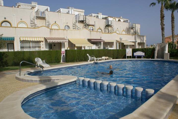 Apartamento para 7 personas, con Balcón y Terraza además de Jardín y Piscina para niños en La Florida