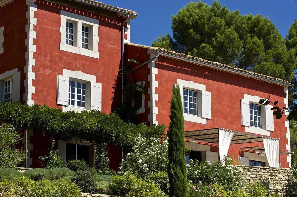 Très belle propriété provençale au coeur du Luberon dans le massif des Ocres in Roussillon, Parc naturel régional du Luberon