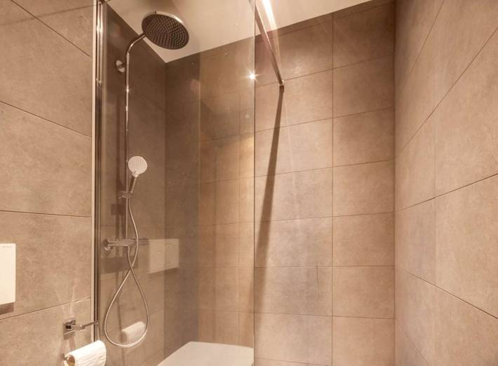 K-Terra 4 : Recent and modern chalet with hot tub in Montriond, Les Portes du Soleil
