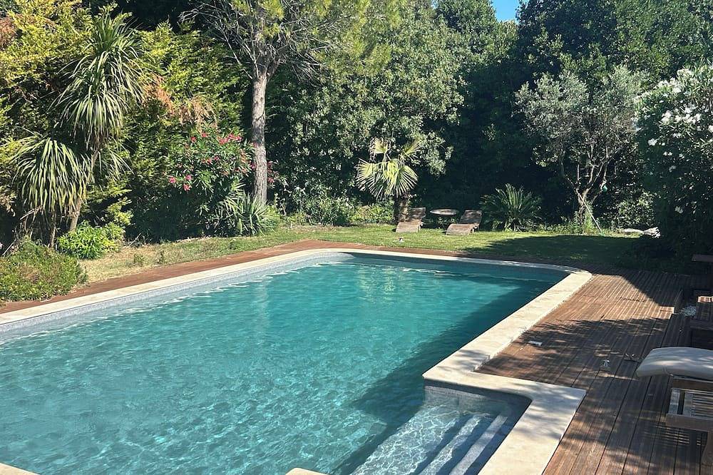 Villa pour 8 Personnes dans Arles, Parc naturel régional de Camargue
