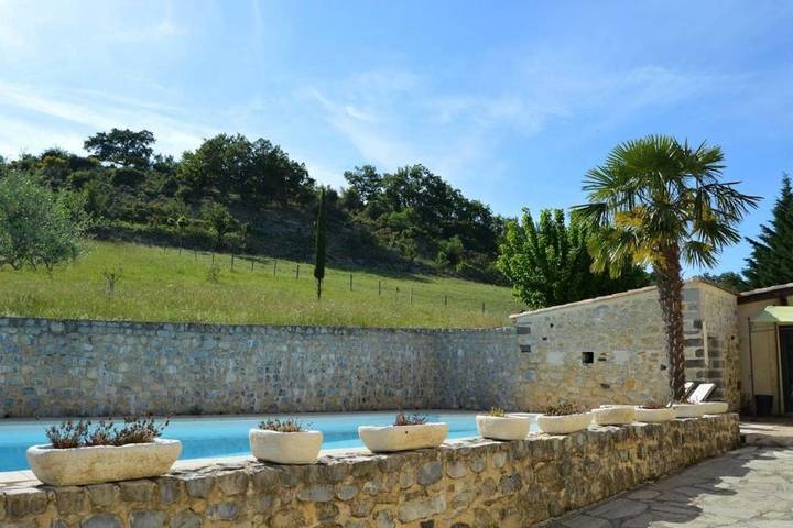 Location de vacances pour 10 personnes, avec piscine ainsi que jardin et vue, animaux acceptés à Villeneuve-de-Berg - 4