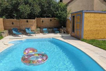 Gîte pour 6 personnes, avec jardin à Crux-la-Ville