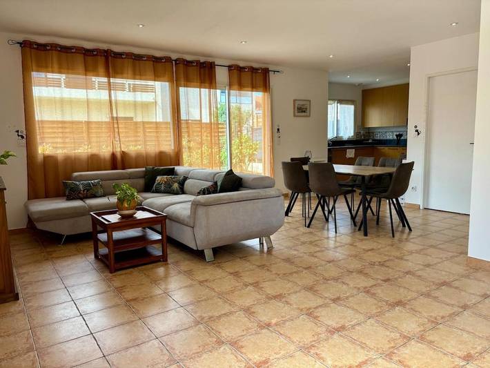 Location de vacances pour 11 personnes, avec jardin à Canohès