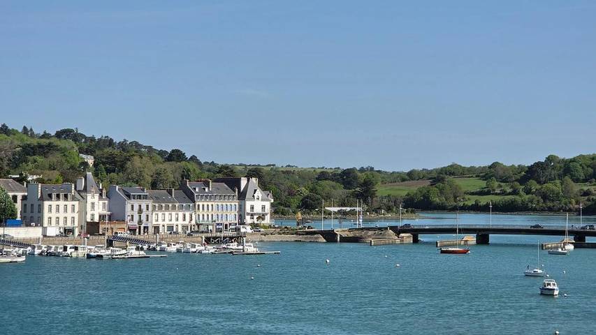 Hôtel pour 2 personnes, avec terrasse et sauna ainsi que vue et piscine, animaux acceptés