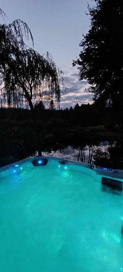 Gîte pour 8 personnes, avec jardin et piscine ainsi que vue et vue sur le lac, animaux acceptés à Saint-Éloy-les-Tuileries - 3