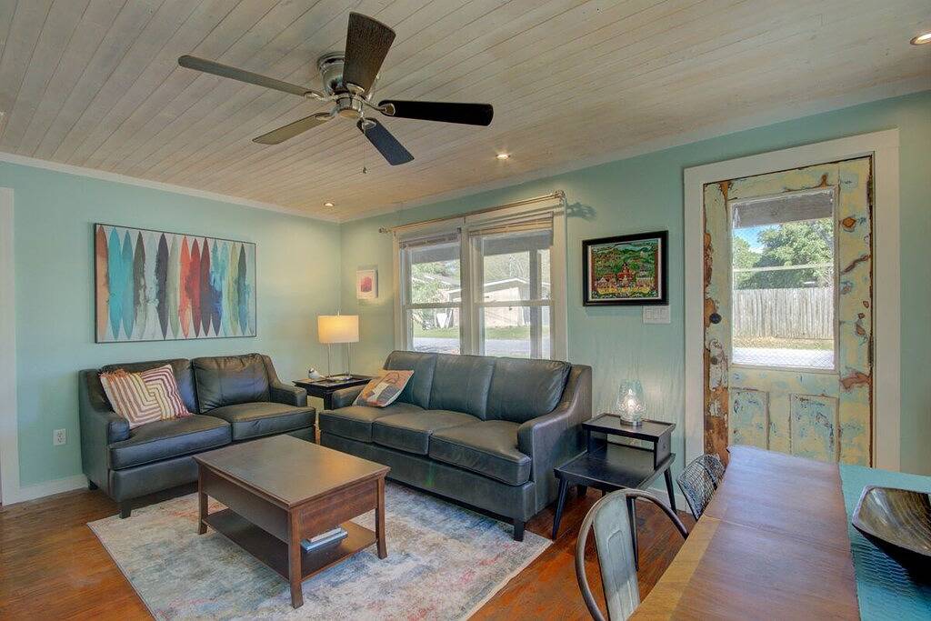 Sugar Shack Downtown Brevard Pets Ok, Fire Pit, Fenced Yard, Bike Storage, Free Biltmore Pass in Brevard, Transylvania County