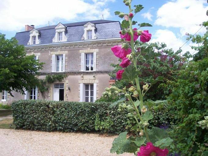 Chambre d’hôte pour 6 personnes, avec piscine ainsi que vue et jardin à Airvault