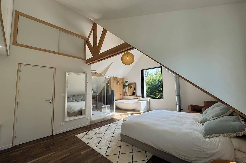 Villa with wooded park, near beach and paths in Locmaria, Côte des Mégalithes