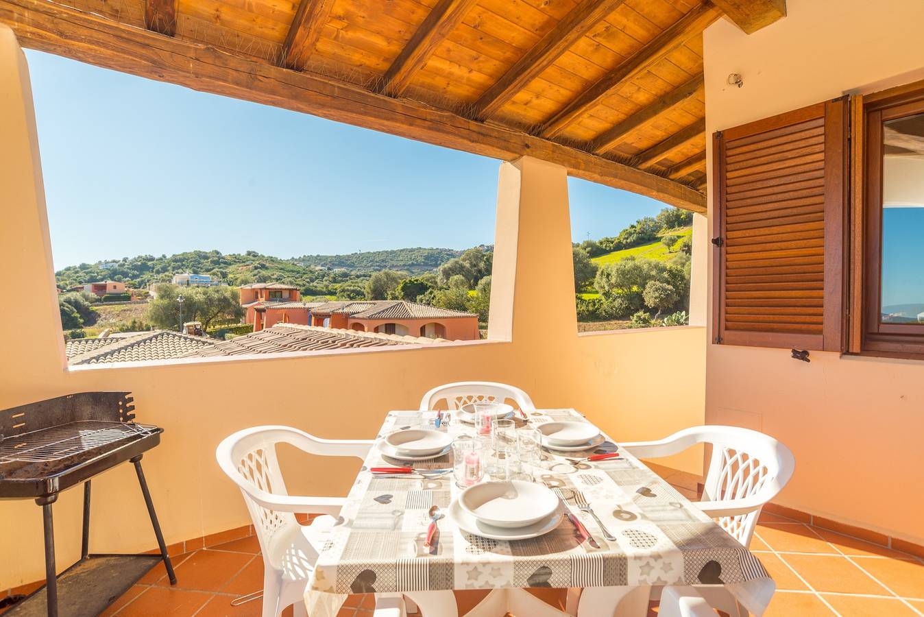 Ganze Wohnung, Ferienwohnung in der Nähe dem Strand mit Balkon, Meerblick und Klimaanlage in Porto Ottiolu, Budoni