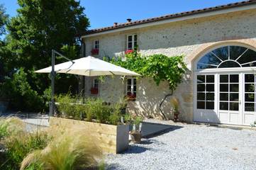 Gîte pour 8 personnes, avec jardin ainsi que piscine et terrasse à Fiac (Tarn)