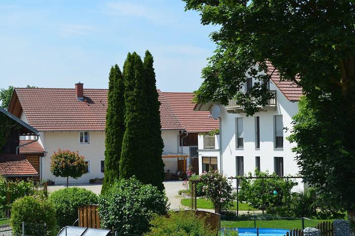Ferienwohnung für 5 Personen, mit Terrasse und Garten sowie Pool in Winzer