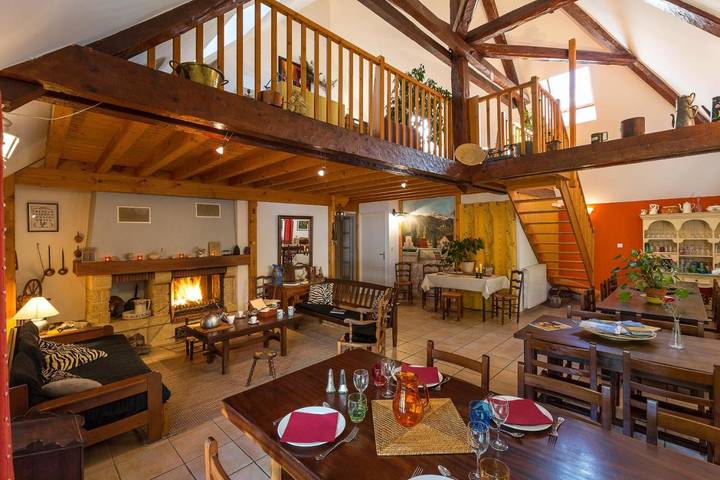 Hôtel pour 3 personnes, avec vue et jardin à Aspres-lès-Corps - 2