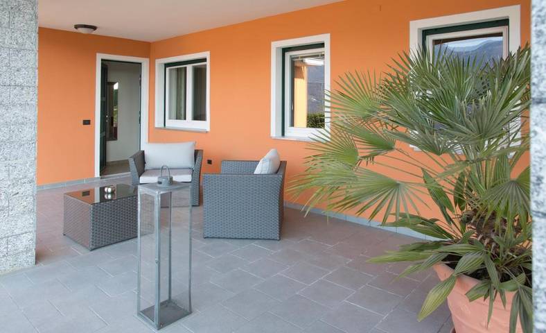 Location de vacances pour 2 personnes, avec jardin et piscine ainsi que vue sur le lac et vue dans Pettenasco - 3