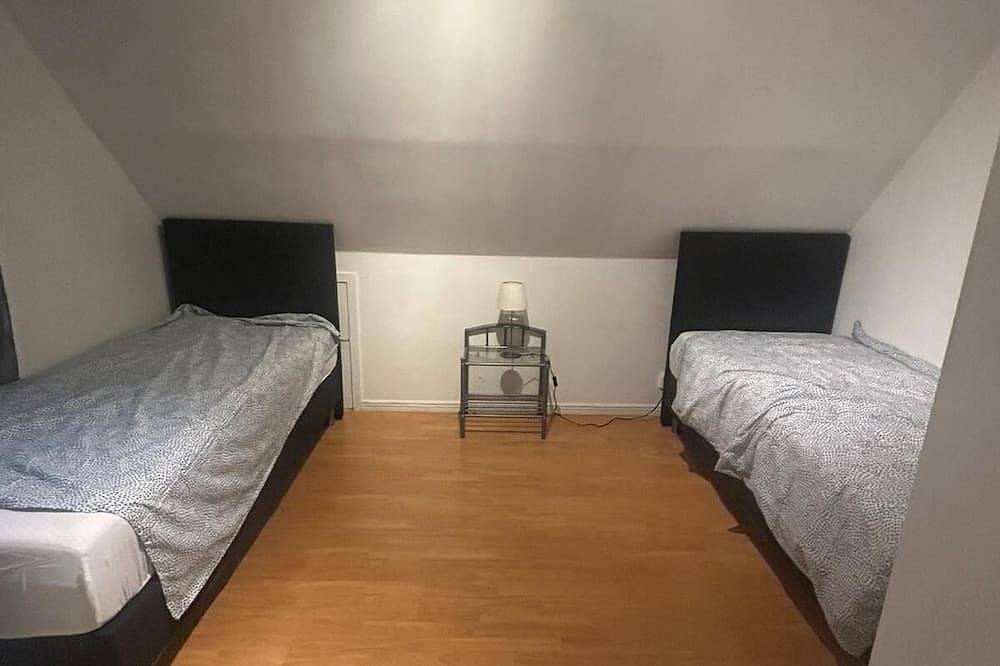 Charming 4-bedroom house with Ac in Skåne län in Astorp, Skane