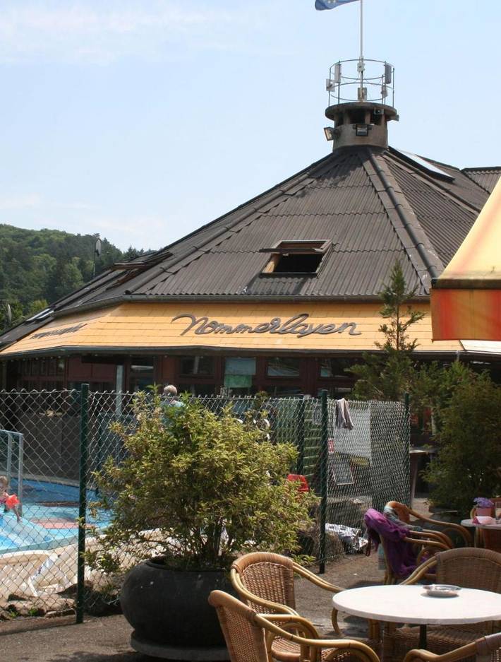 Tente pour 5 personnes, avec bassin pour enfant et terrasse ainsi que sauna et piscine dans Luxembourg - 4