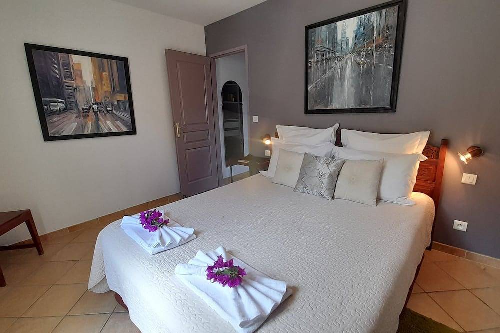 Appartement entier, T2 /3* - Rez jardin (N°3)- climatisé - Proche Plage - Vue Exceptionnelle Mer in Propriano, Arrondissement de Sartène