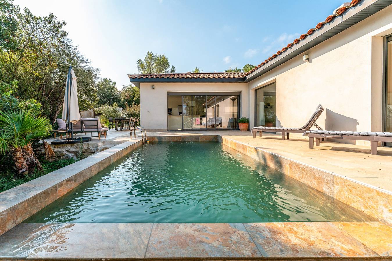 Apartamento entero, Villa 'Au Bord Du Gardon' con vistas a la montaña, Wi-Fi y aire acondicionado in Sainte-Anastasie, Region de Nimes