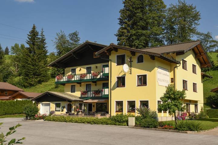 Hotel für 2 Personen, mit Balkon und Terrasse sowie Garten und Sauna in Rußbach am Paß Gschütt