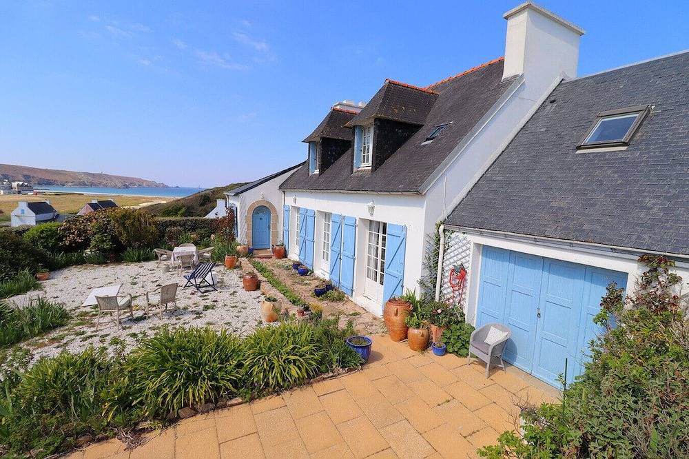 669-Villa on Baie des Trépassés, superb sea view in Pointe du Raz, Cléden-Cap-Sizun