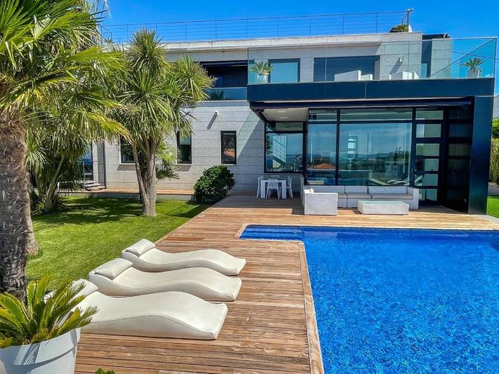 Chalet para 10 personas, con Balcón y Jacuzzi además de Terraza y Jardín en Provincia de Pontevedra