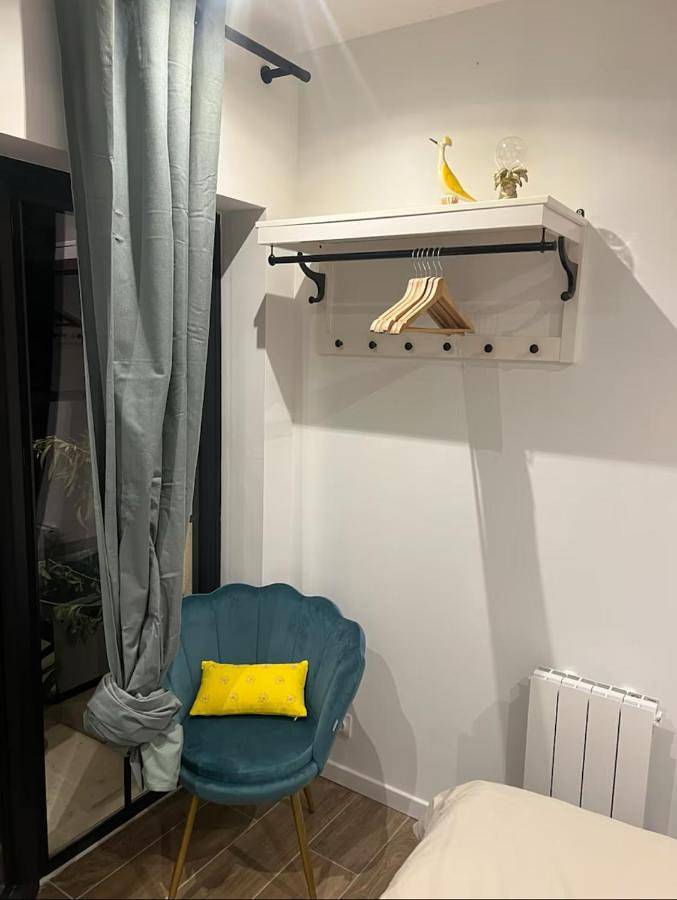 Double Room with Private Bathroom in Yvré-l'Évêque, Sarthe