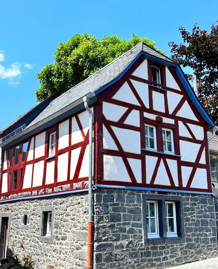 Fachwerkhaus Rosengärtchen by Vulkaneifel-Chalets in Kottenheim, Osteifel