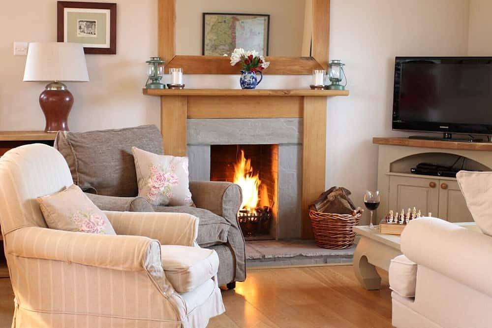 The Arns Cottage is a traditional stone built, cosy and luxurious retreat. in Perthshire