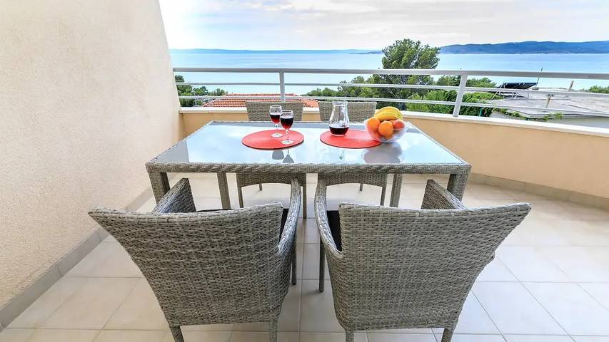 Gîte pour 4 personnes, avec piscine et terrasse à Brela