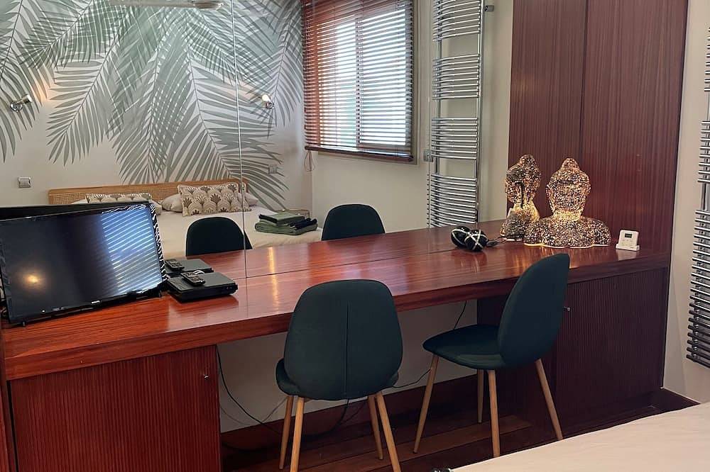 Ganze Wohnung, Happy Room - Saint-Tropez Center - With Outdoor Parking Space in Saint-Tropez, Draguignan Region