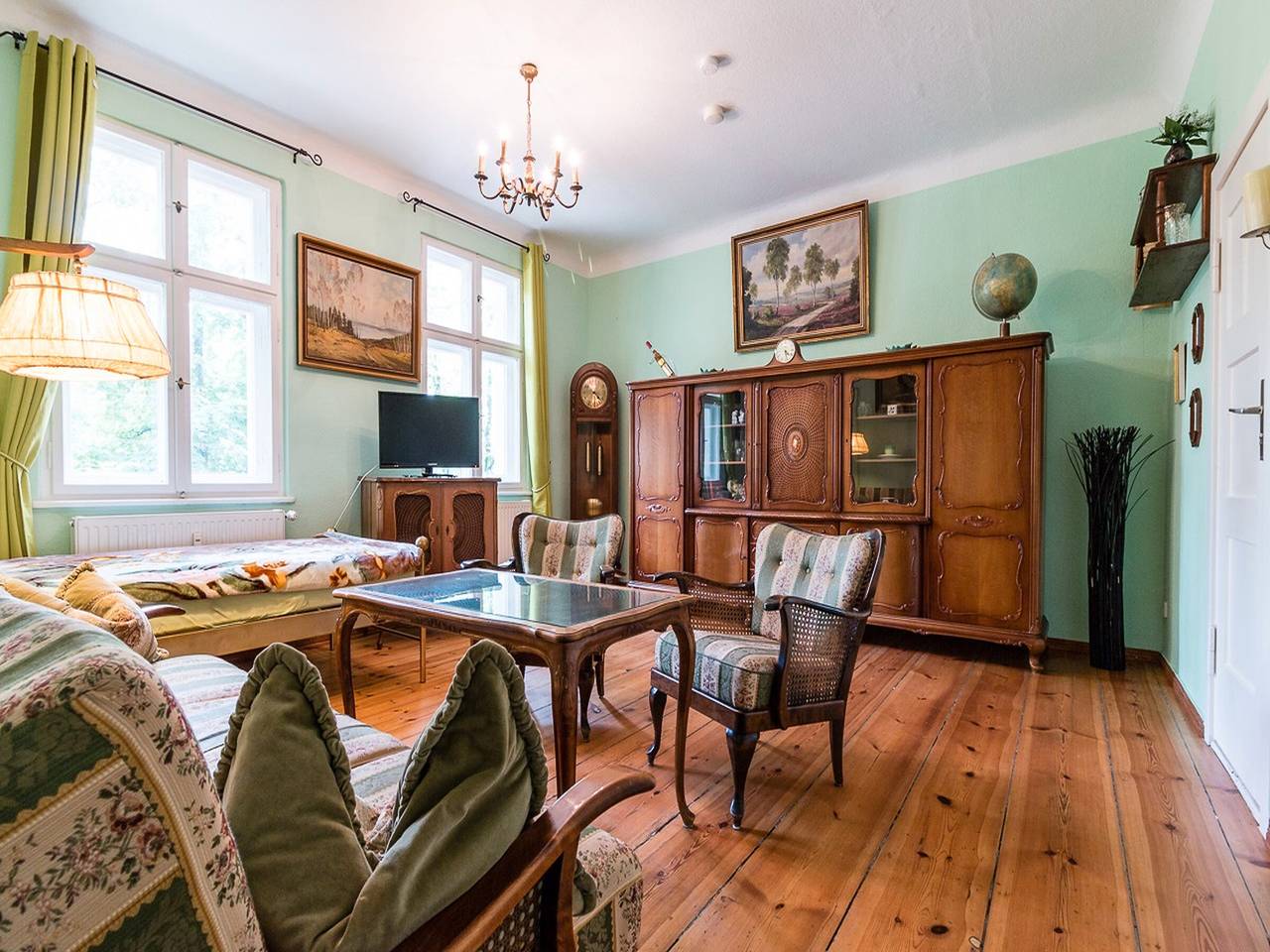 Ganze Wohnung, Apartment 'Ferienwohnung Romantika I, 45 qm' mit Gemeinschaftspool, Gemeinschaftsgarten und Wlan in Schloss Sanssouci, Potsdam und Umgebung