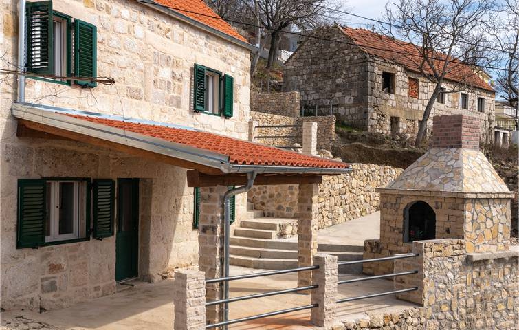 Encantador apartamento de 1 dormitorio con piscina y terraza cerca del río Ričina in Rivera de Makarska
