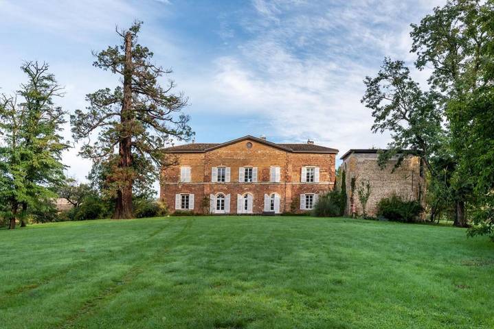 Gîte pour 6 personnes, avec vue et jardin à Ars-sur-Formans
