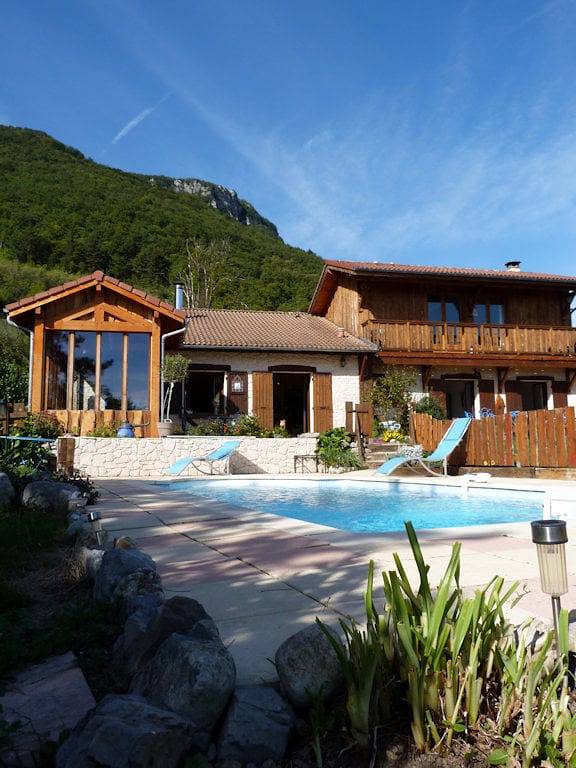 Chalet, piscine chauffée, 3 chambres d'hôtes - Chambre 1 in Saint-Vincent-de-Mercuze, Isère