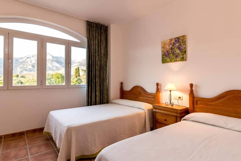 Cottage with pool, garden with views and wifi in Dúrcal, Granada Province