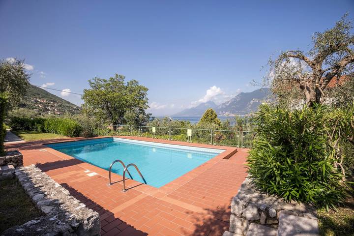 Ferienwohnung für 4 Personen, mit Garten und Seeblick in Brenzone