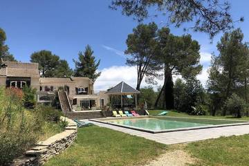 Location de vacances pour 8 personnes, avec jardin ainsi que piscine et terrasse à Grabels